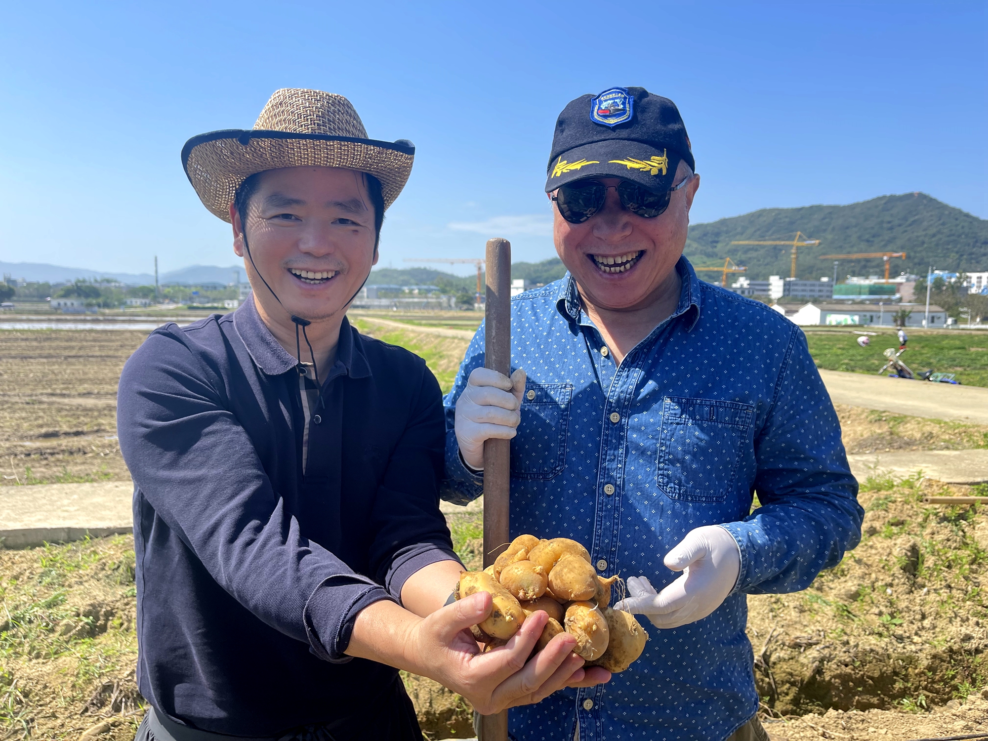 1 2022年4月5日，在基因組所馬鈴薯試驗基地測產(chǎn).jpeg